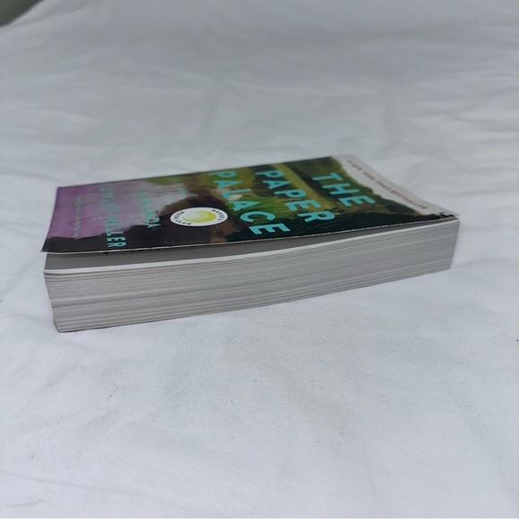 4 Book Lot - A Man Called Ove, Lucky, The Guest List, and The Paper Palace - Picture 7 of 14